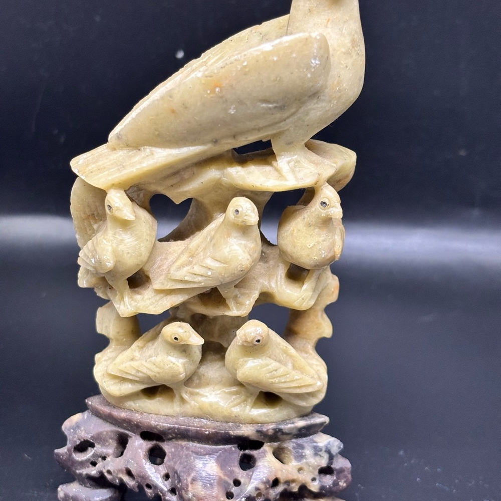 Shona Serpentine hand carved stone - Mother bird with her babies sculpture